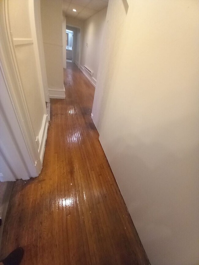 Building Photo - 330 N 5th St