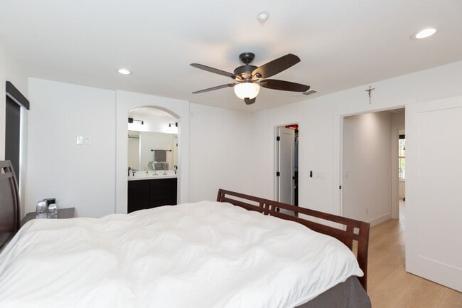 Building Photo - 3 Bedroom Townhome in the Escala Community of Mission Valley