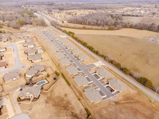 Building Photo - 215 Bentbrook Dr