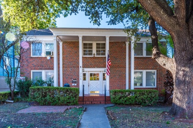 Building Photo - 706 W French Pl