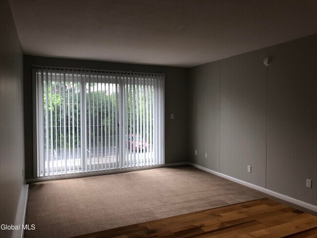 Building Photo - 21 Wells St