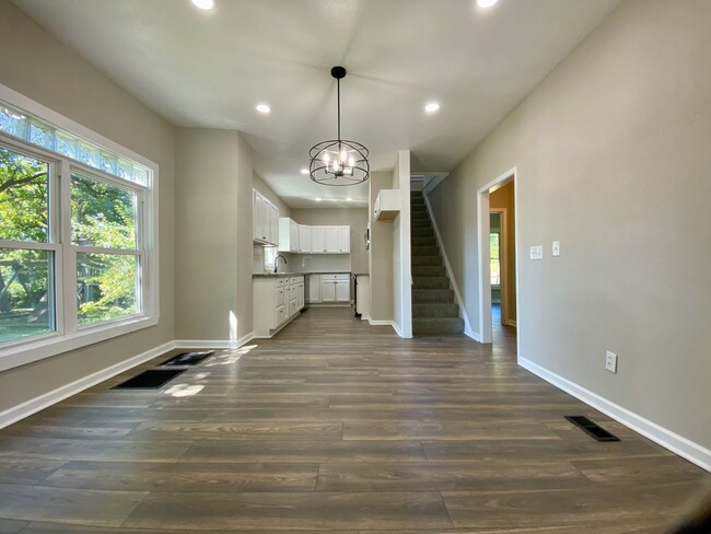 Building Photo - Beautifully Updated 4 Bed 2 Bath Home!
