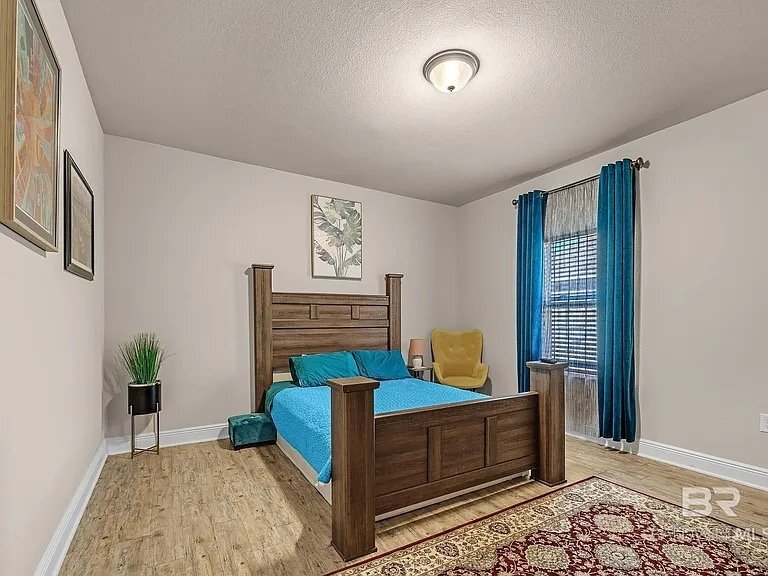 Building Photo - 335 Thornhill Cir