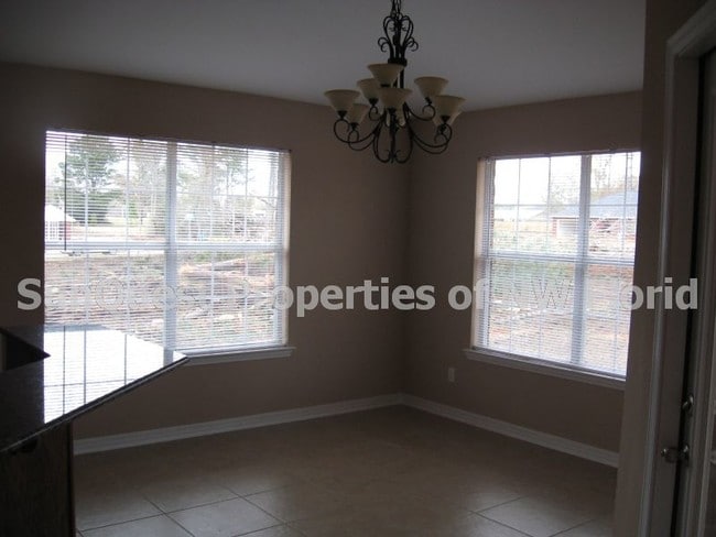 Building Photo - 4 Bedroom, all brick home in West Mobile