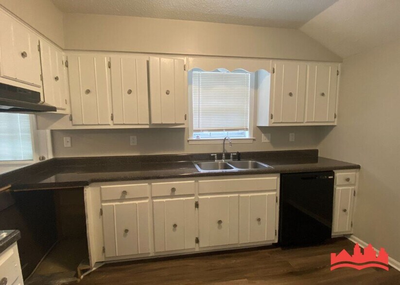 Building Photo - 6180 Springwind Cove