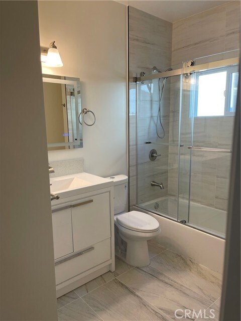 Building Photo - 18543 Ingomar St