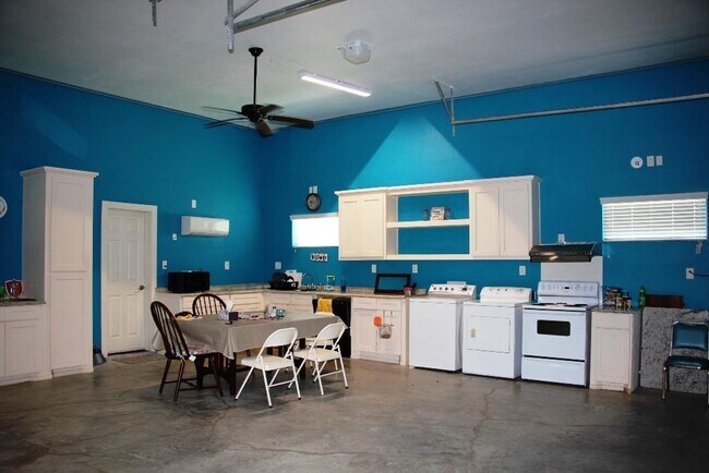 Building Photo - 3814 Tri City Beach Rd