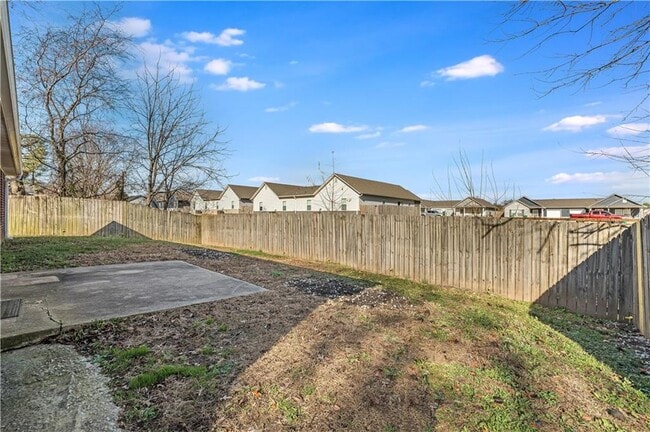 Building Photo - 804 Tyler St