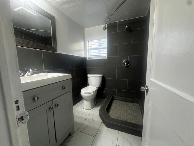 Building Photo - 638 50th St