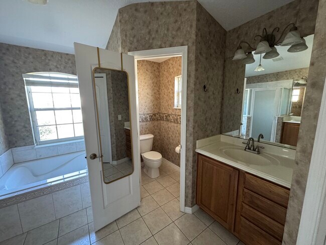 Building Photo - 3130 Westgate Dr