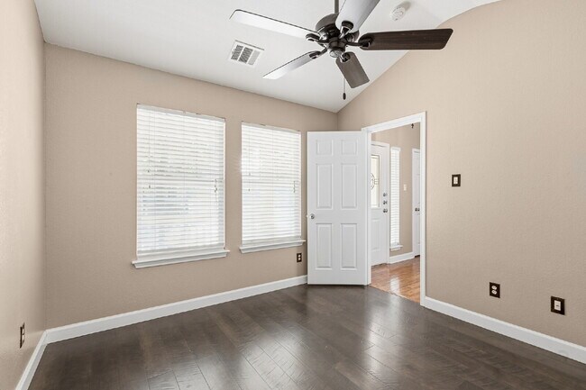 Building Photo - Beautiful Corner Lot, 4 Bedroom Home in Pl...