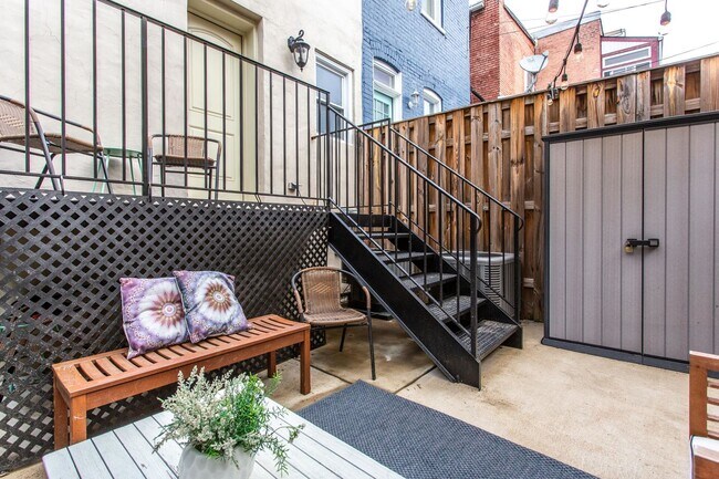 Building Photo - Cozy 1 Bedroom Apartment in Bloomingdale!