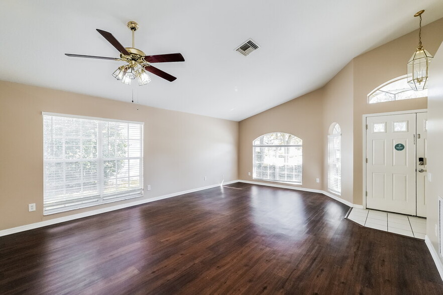 Building Photo - 17724 Long Rdg Rd