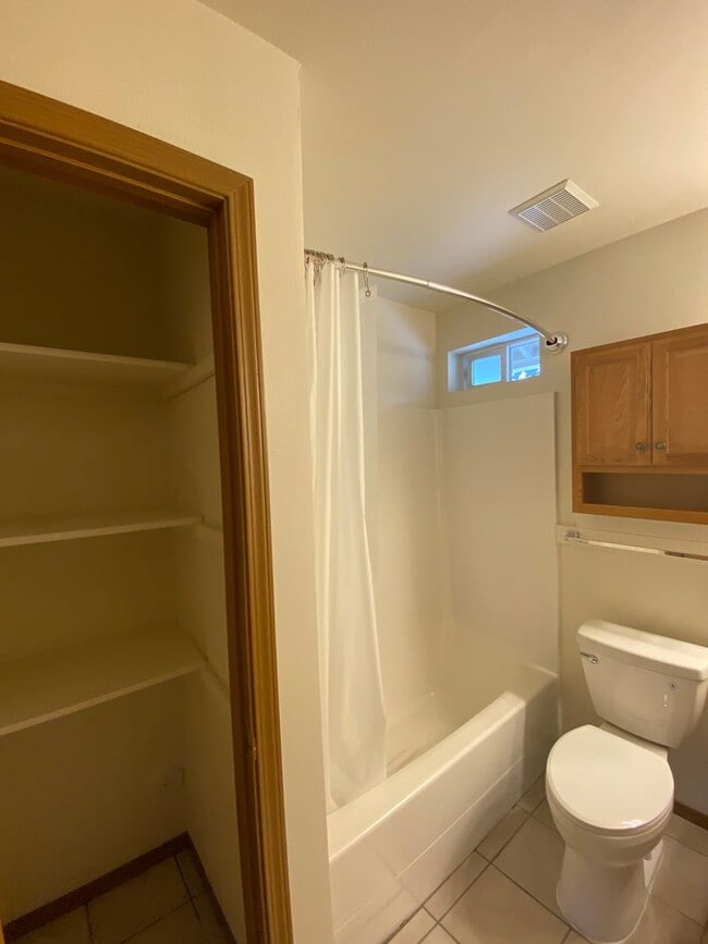 Building Photo - Canfield Court Condo (APP#170)