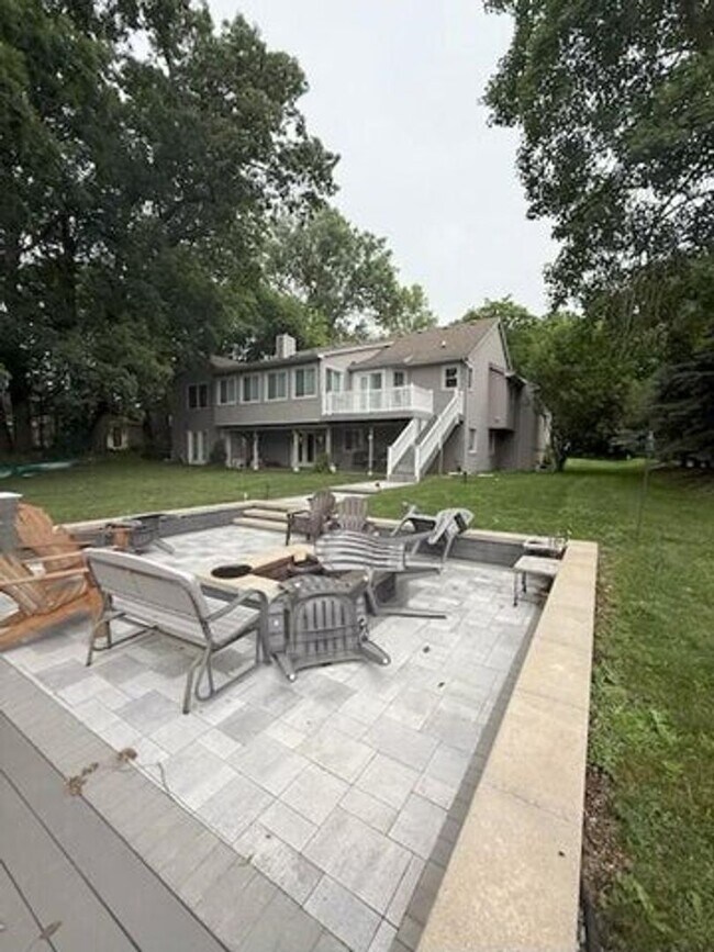 Building Photo - AVAILABLE - Waterfront Home!