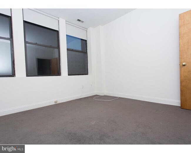 Building Photo - 220 S 16th St