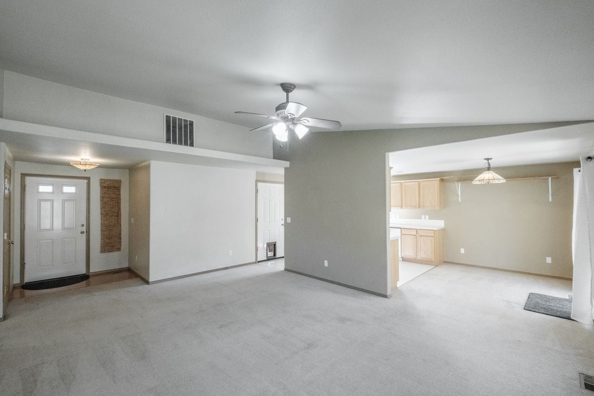 Building Photo - 5448 Siletz Ln