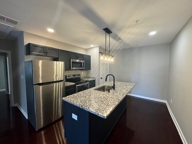 Building Photo - Gorgeous 3 Bedroom / 2 bath Loft in Downtown Jonesboro!!