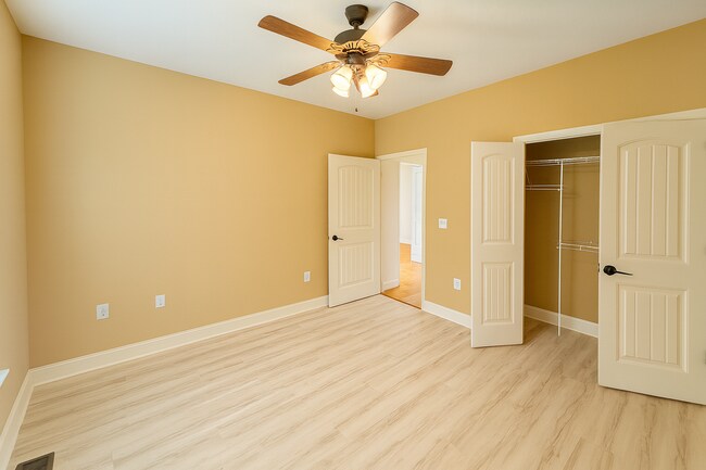 Building Photo - 736 River N Blvd