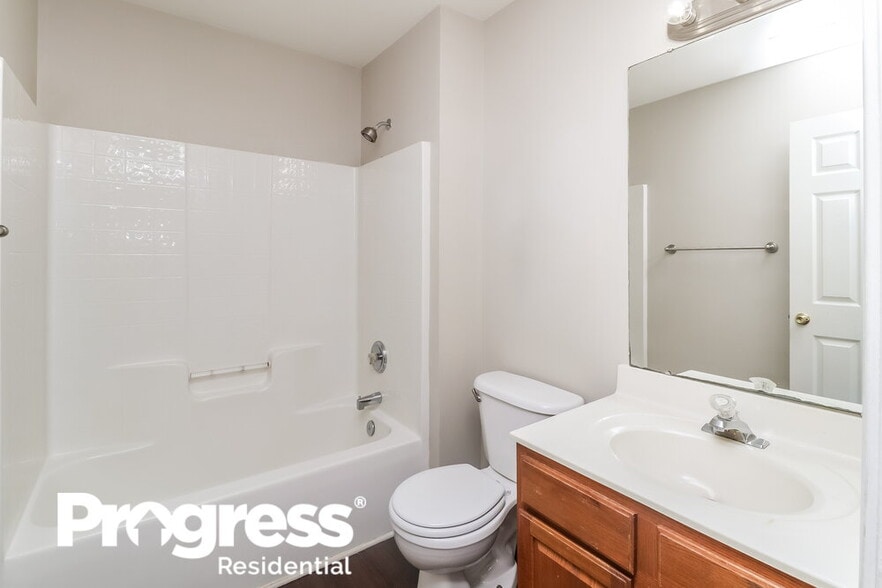 Building Photo - 234 Kendra Dr SW