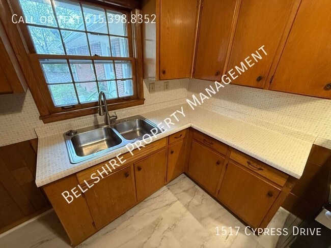 Building Photo - 1517 Cypress Dr