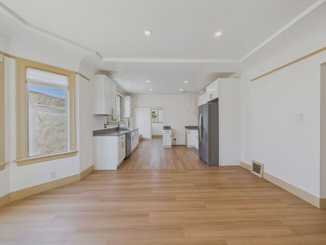 Building Photo - 58 Vale St