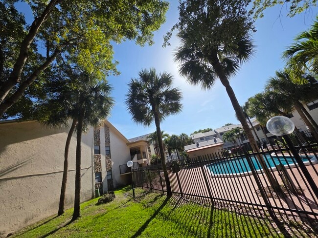 Building Photo - 2977 Riverside Dr