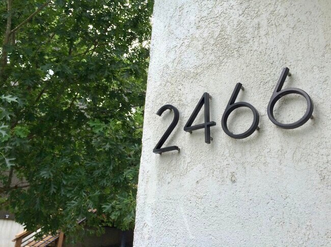 Building Photo - 2466 Lake Dr SE