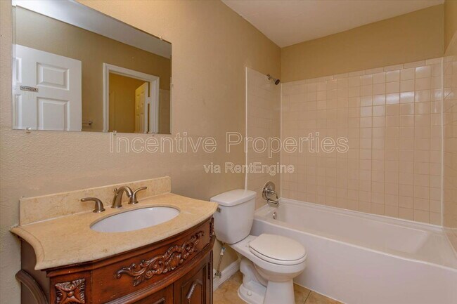 Building Photo - 4177 Versailles Dr