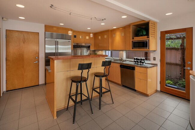 Building Photo - 10514 Riviera Pl NE