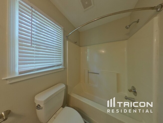 Building Photo - 125 Heritage Way