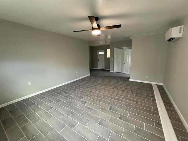 Building Photo - 421 E Warren Ave