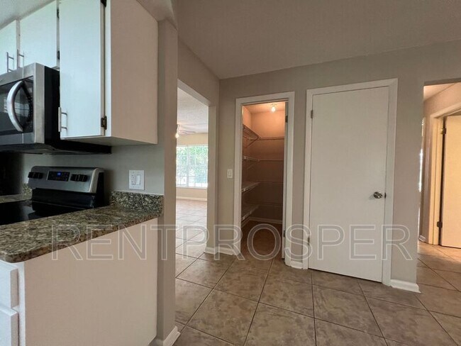 Building Photo - 360 Vincent Dr