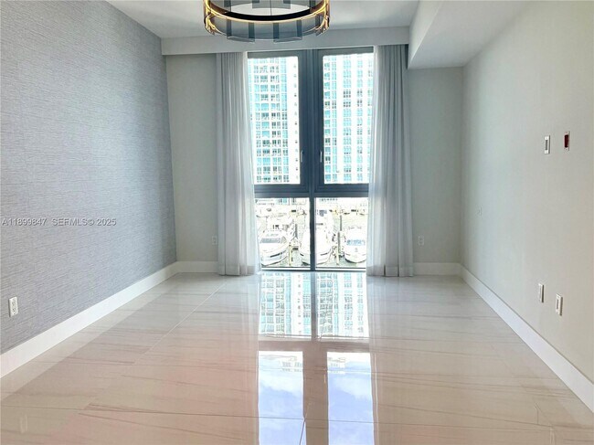 Building Photo - 17111 Biscayne Blvd