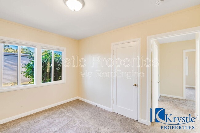 Building Photo - 218 Steffan St