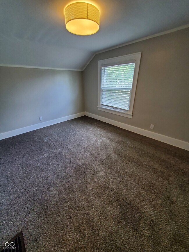 Building Photo - 404 N Riley Ave