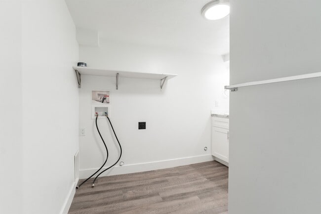 Building Photo - 360 N 200 W