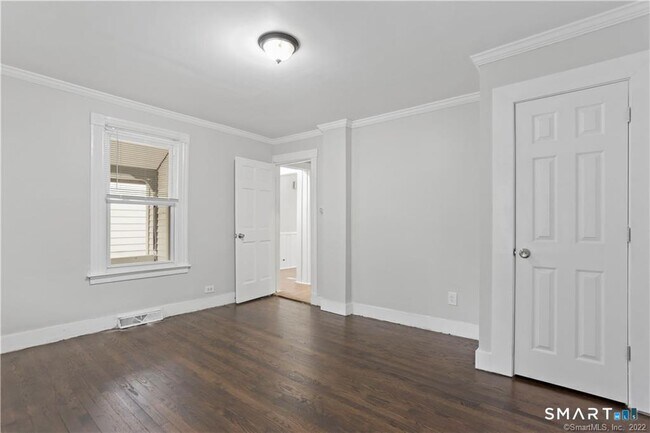 Building Photo - 393 Huntington St