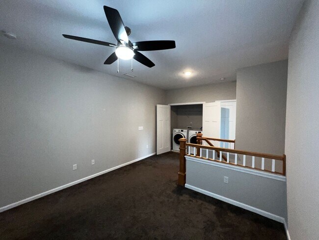 Building Photo - Modern Comfort & Style in a Prime Location...