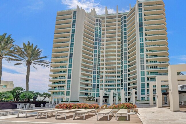 Building Photo - 101 S Fort Lauderdale Beach Blvd