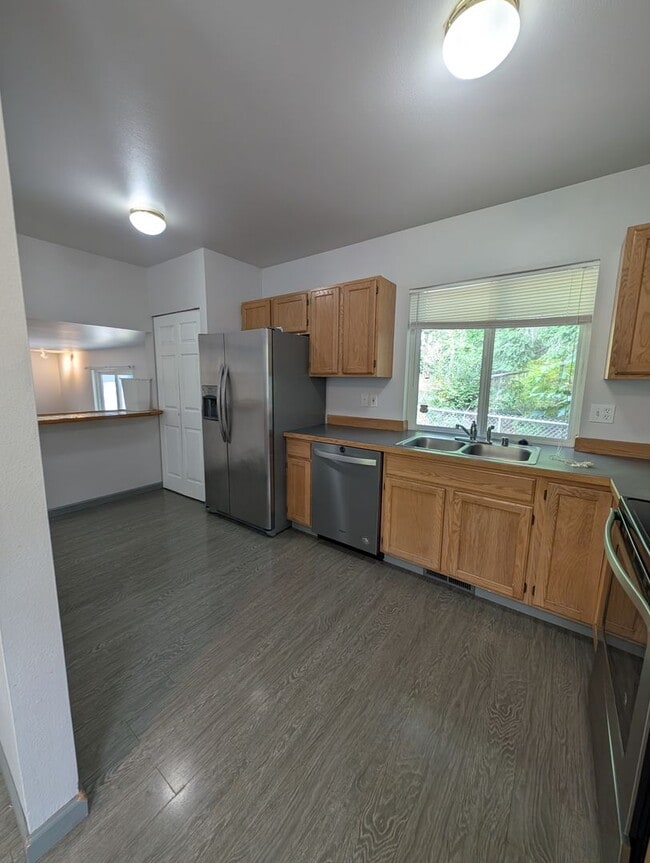 Building Photo - Tri Level, 3 Bedroom For Rent in Port Orchard - Available June 25th!