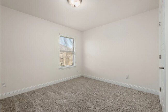 Building Photo - 13221 Lago Acero