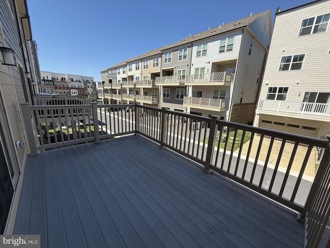 Building Photo - 115 Dickenson Dr