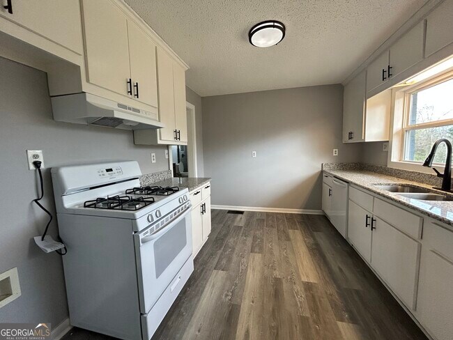 Building Photo - 36 Mitchell St