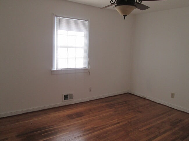 Building Photo - Three Bedroom Highland Springs Home. Large...