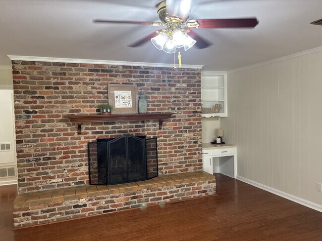 Building Photo - 3920 Meredith Dr