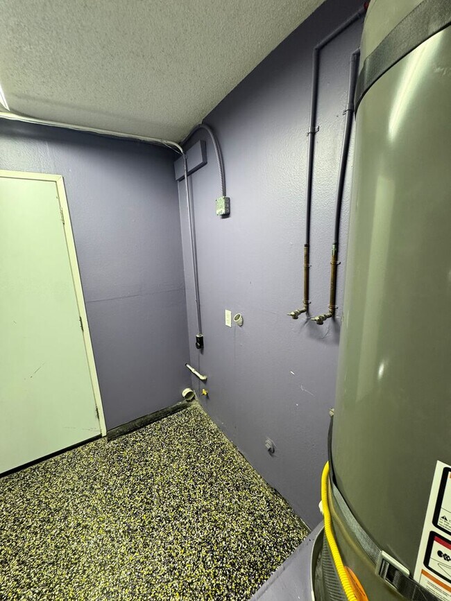 Building Photo - Rare opportunity spacious remodeled Camarillo Home on cul-de-sac with Electricity included!