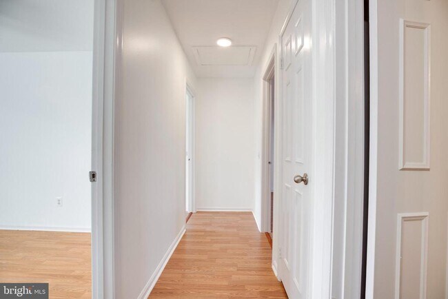 Building Photo - 6012 Westbourne Pl