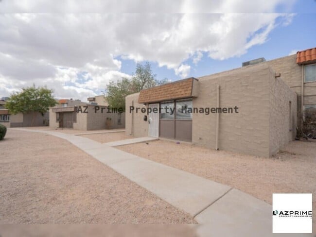 Building Photo - Charming 2BR/1BA Phoenix Condo - Prime Location &amp; Modern Touches!