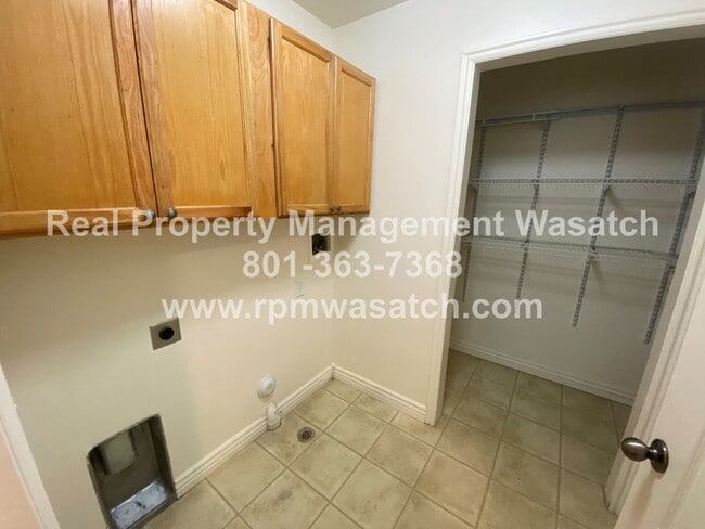 Building Photo - Check Out This Amazing 3 Bedroom 2 Bathroom Condo In Riverton